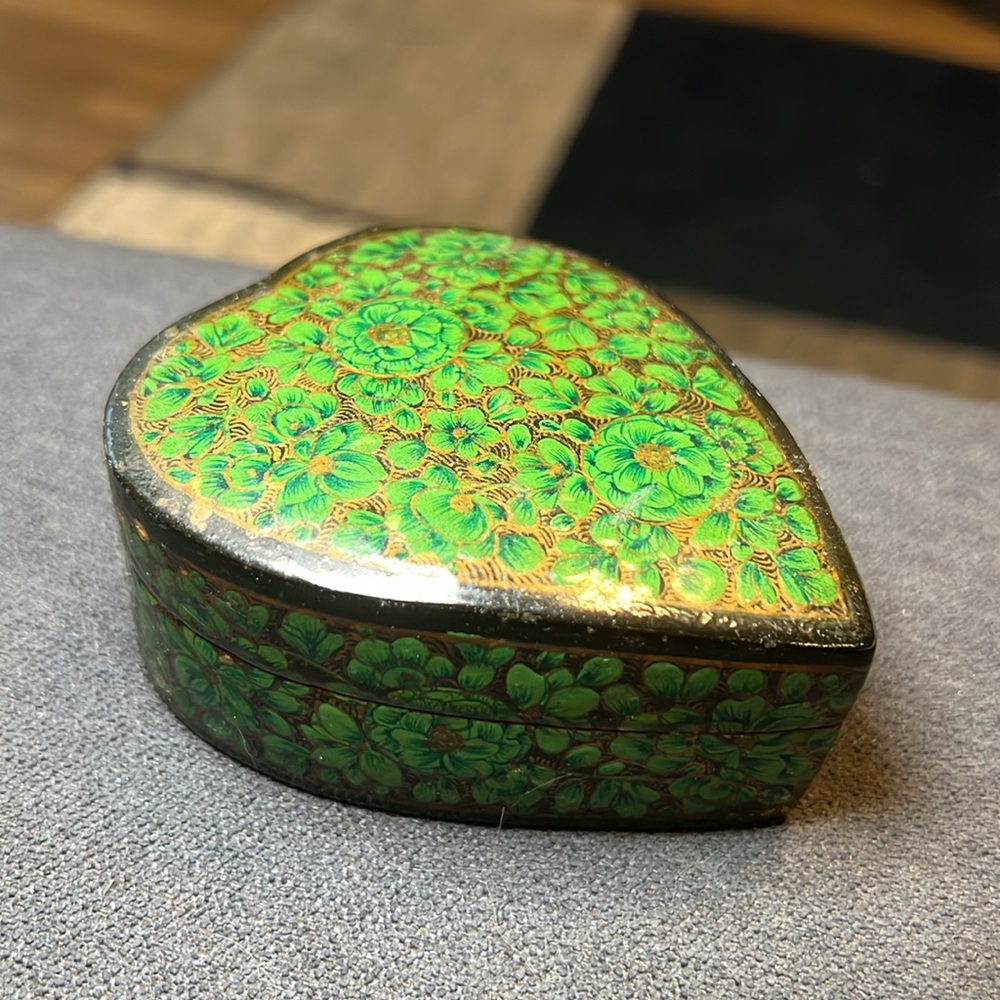 Vintage Handmade Artisan Floral Heart Shaped Box Handpainted Vanity Boudoir - Picture 2 of 8